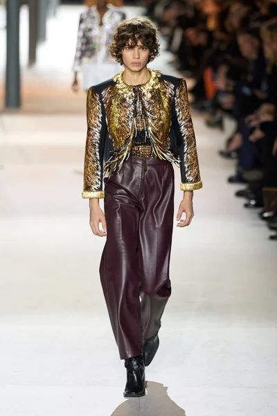Look 32